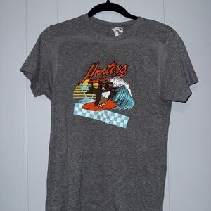Gray Hooters Graphic T-Shirt
